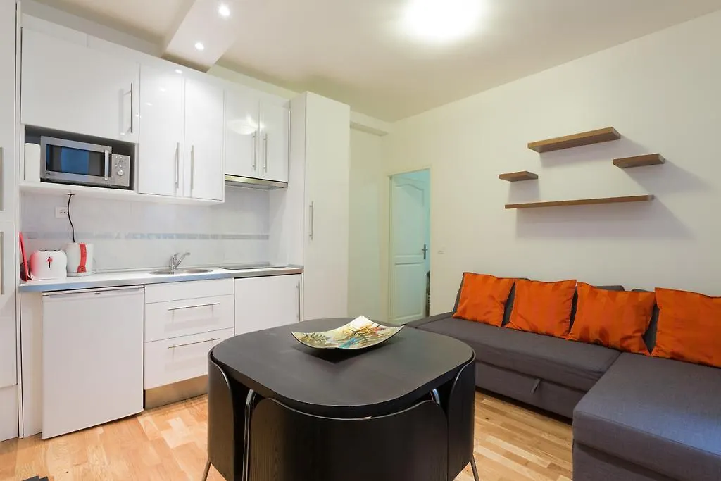 Bed & Breakfast Appartement Petits Champs Paris France