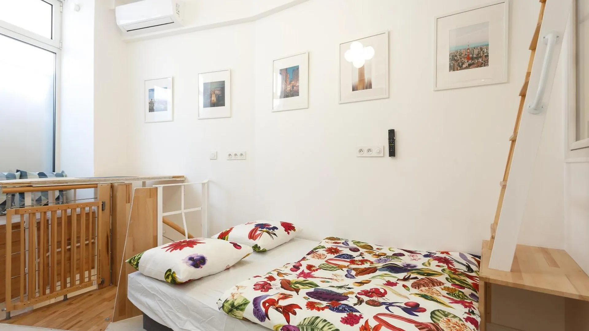 Bed & Breakfast Appartement Petits Champs Paris France